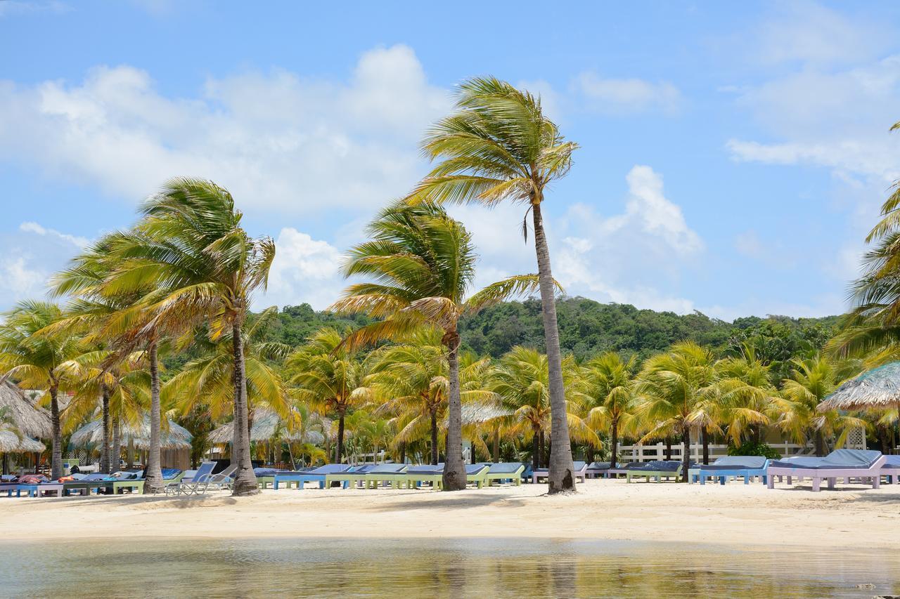 Las Palmas Beach Hotel Dixon Cove Exterior photo